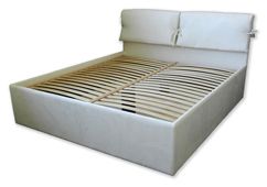 Oblazinjene postelje po meri za udoben in miren spanec